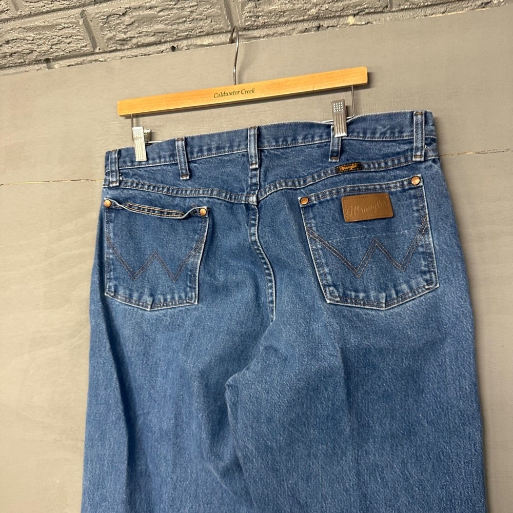 Wrangler Mens Jeans 38x30 Blue Denim Straight Fit Classic Cowboy Style